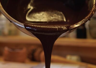 Moulage du chocolat artisanal